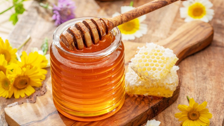 The Scientific Reason Honey Never Expires
