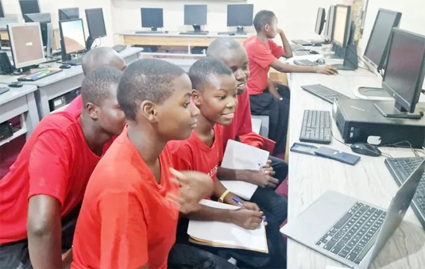 How are students assessed under the new lower secondary curriculum?